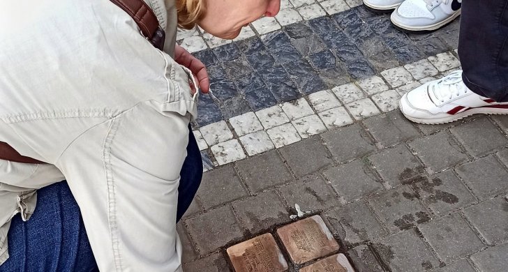Gymnázium_R_Havrdová_stolpersteiny.jpg